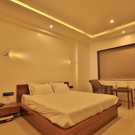 Hotel Tania Searock Daman Extérieur photo