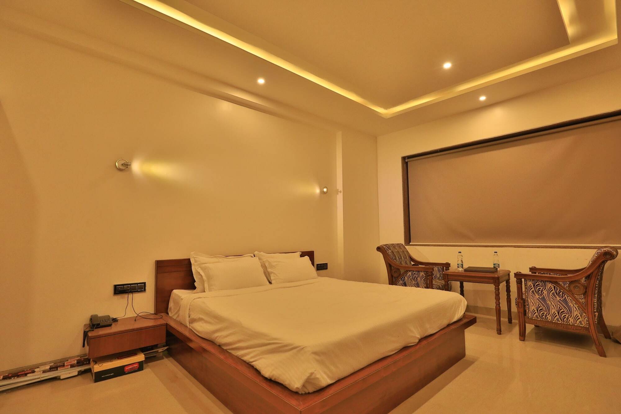 Hotel Tania Searock Daman Extérieur photo